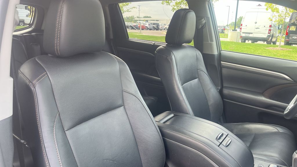 Thumbnail: 2019 Toyota Highlander - 44