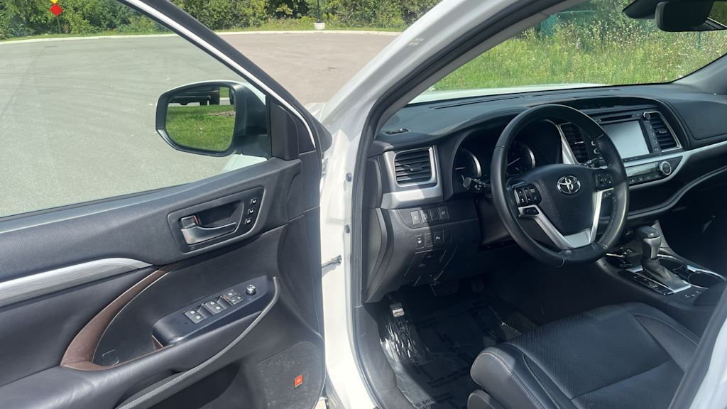 Thumbnail: 2019 Toyota Highlander - 15