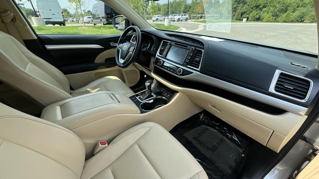 Thumbnail: 2016 Toyota Highlander - 2
