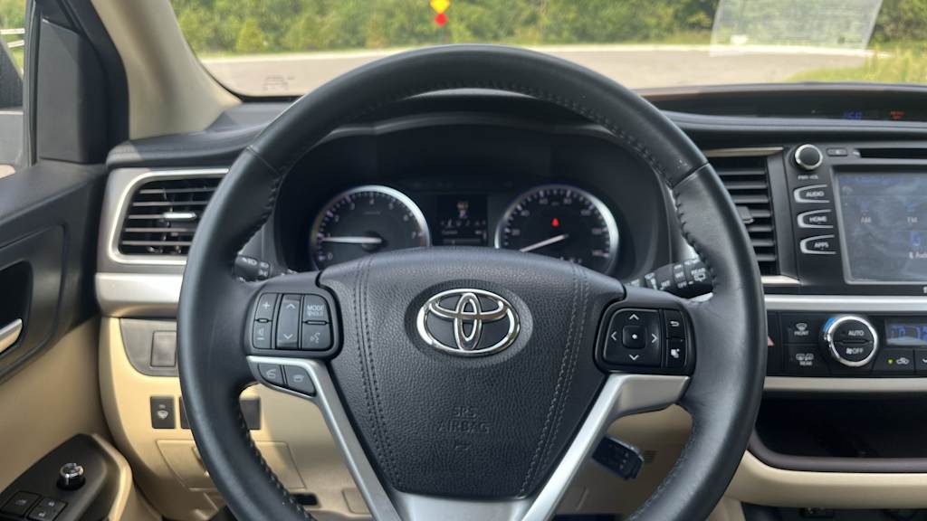 Thumbnail: 2016 Toyota Highlander - 42