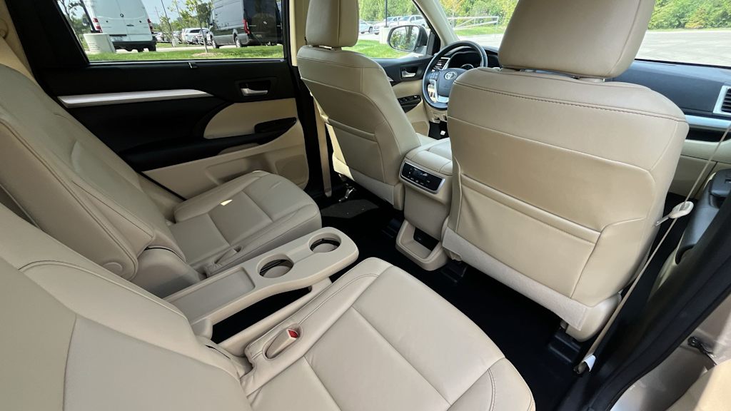 Thumbnail: 2016 Toyota Highlander - 13