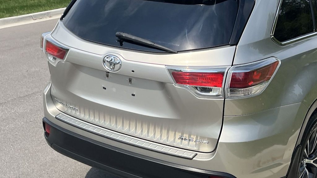 Thumbnail: 2016 Toyota Highlander - 30