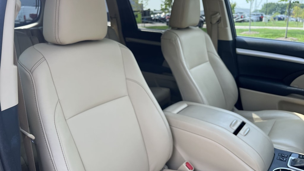 Thumbnail: 2016 Toyota Highlander - 41