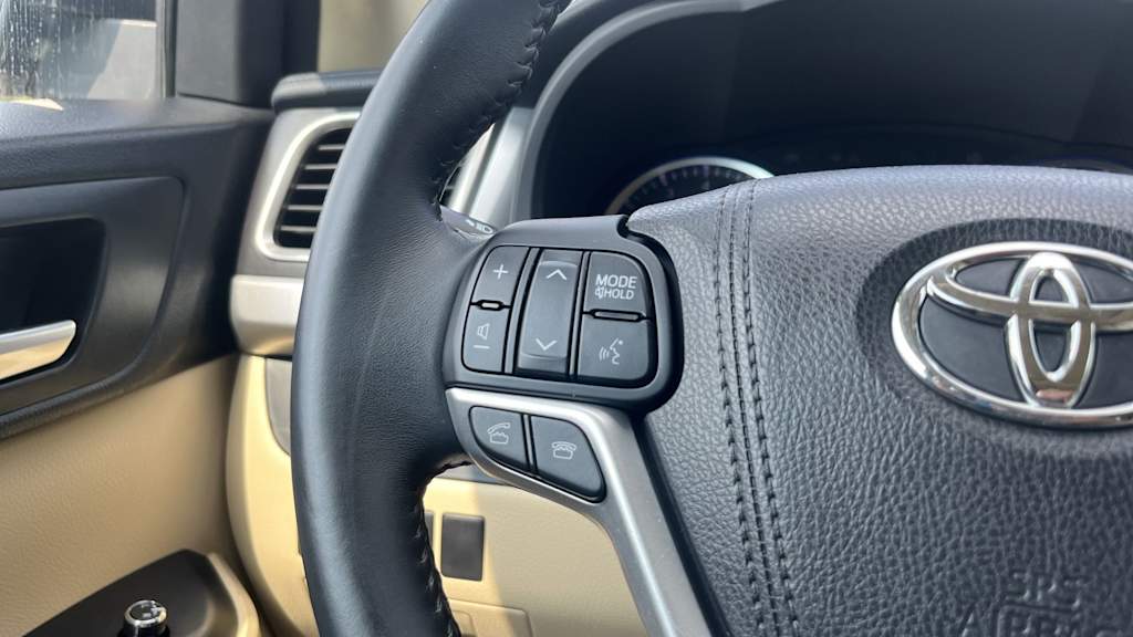 Thumbnail: 2016 Toyota Highlander - 43
