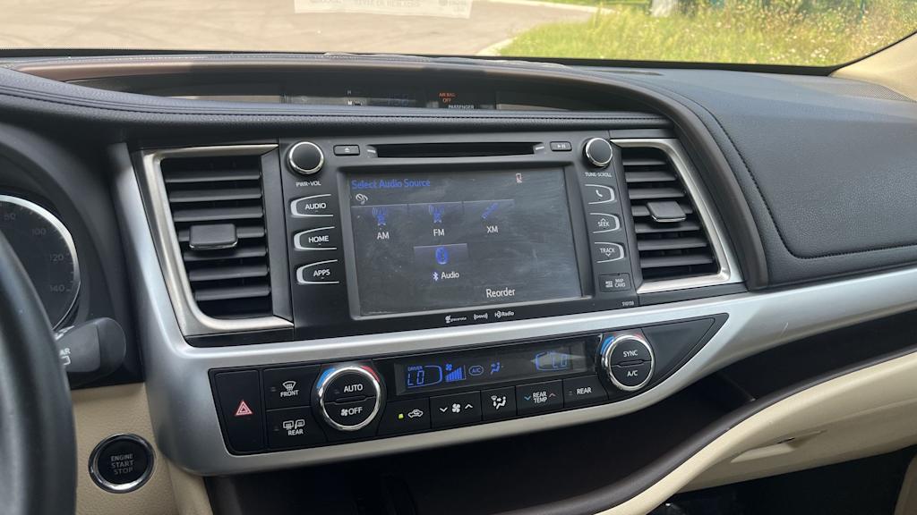 Thumbnail: 2016 Toyota Highlander - 16