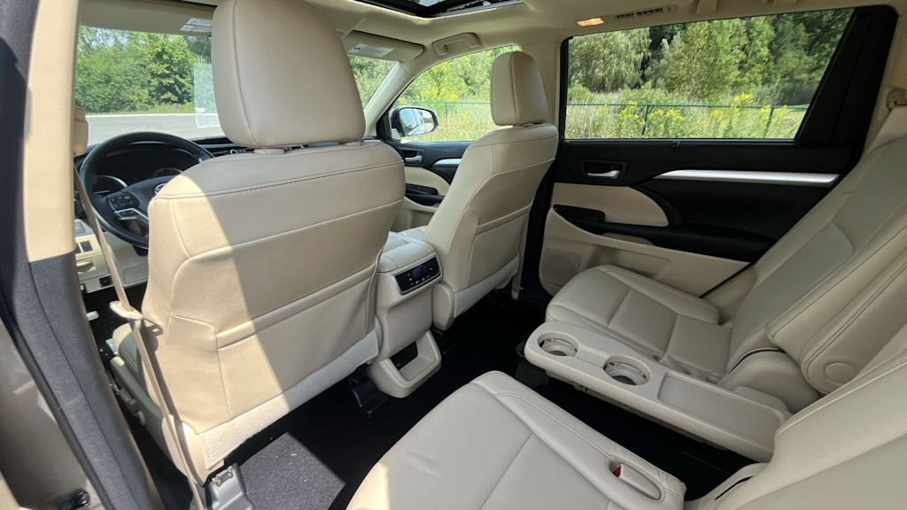 Thumbnail: 2016 Toyota Highlander - 26