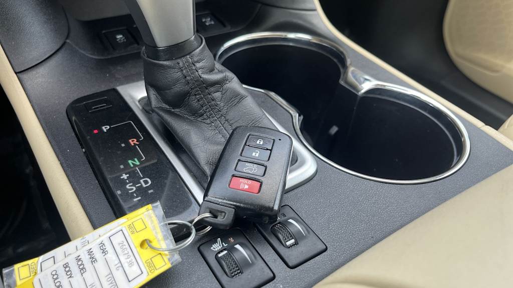 Thumbnail: 2016 Toyota Highlander - 50