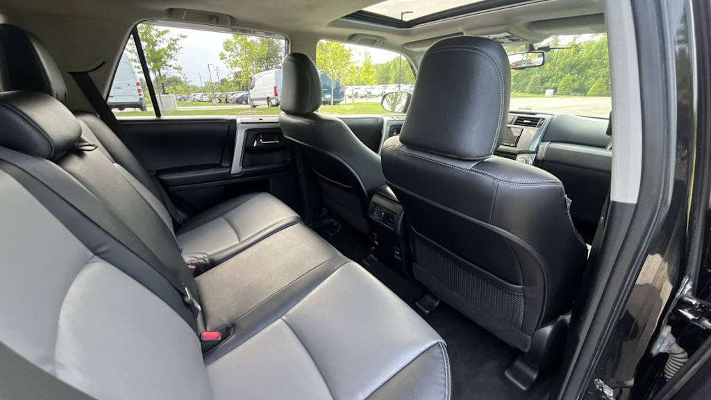 Thumbnail: 2015 Toyota 4Runner - 13