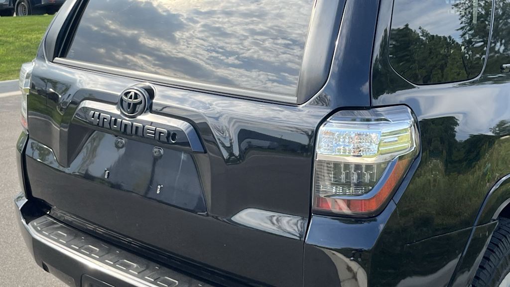 Thumbnail: 2015 Toyota 4Runner - 29
