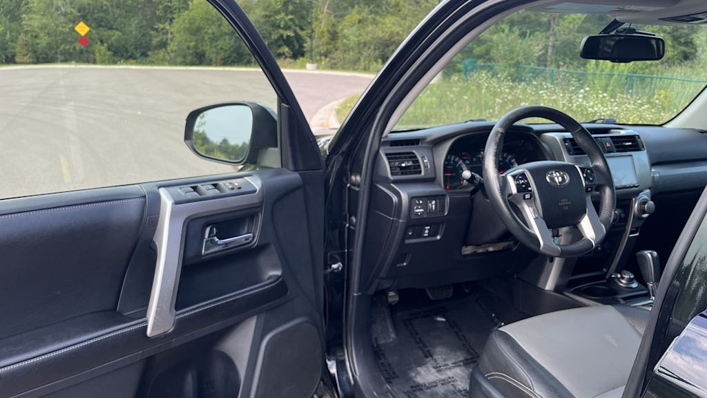 Thumbnail: 2015 Toyota 4Runner - 15