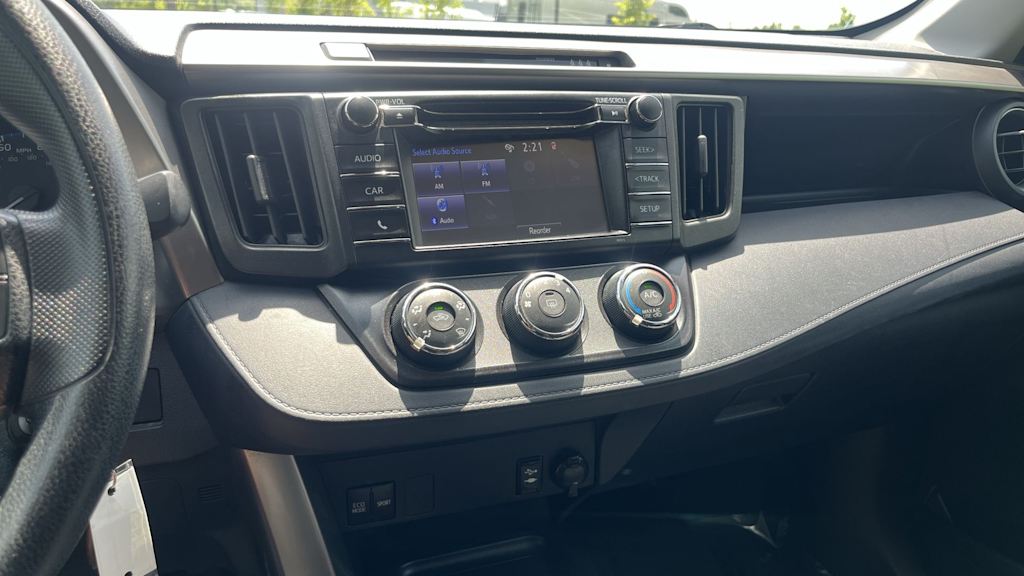 Thumbnail: 2017 Toyota RAV4 - 15