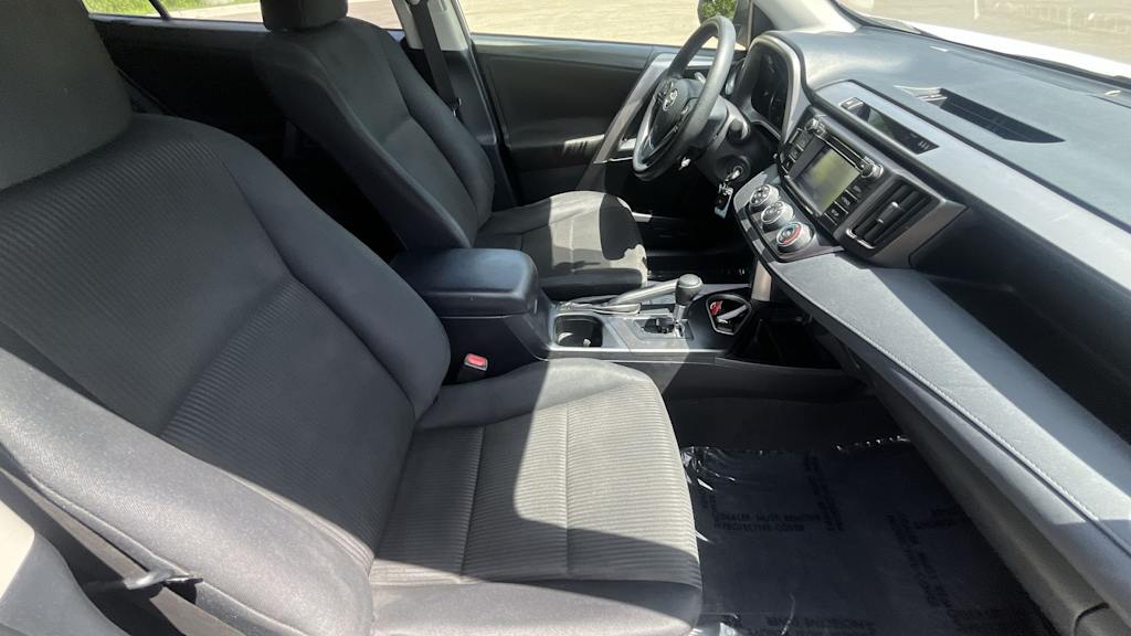 Thumbnail: 2017 Toyota RAV4 - 12