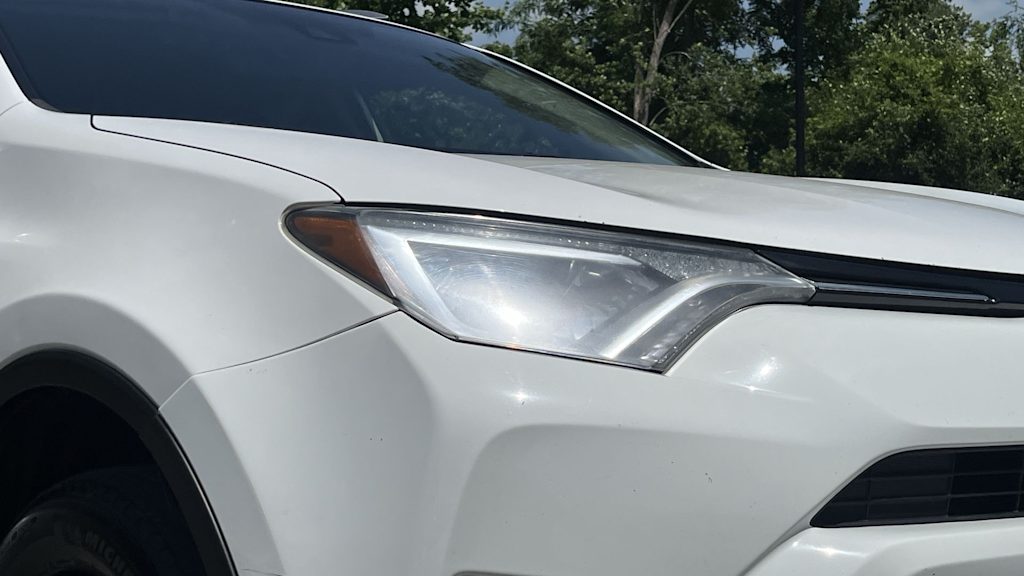 Thumbnail: 2017 Toyota RAV4 - 31
