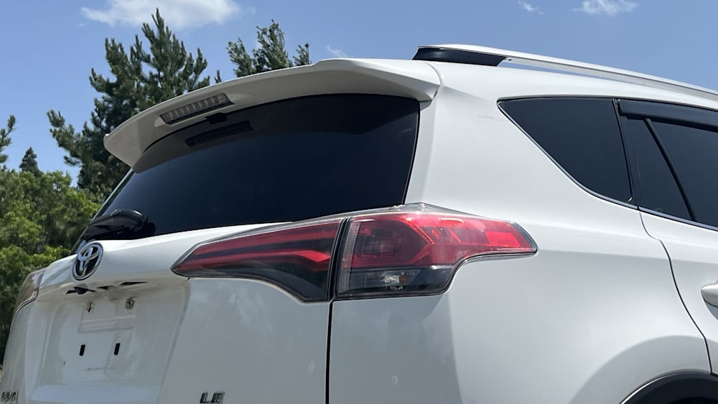 Thumbnail: 2017 Toyota RAV4 - 29