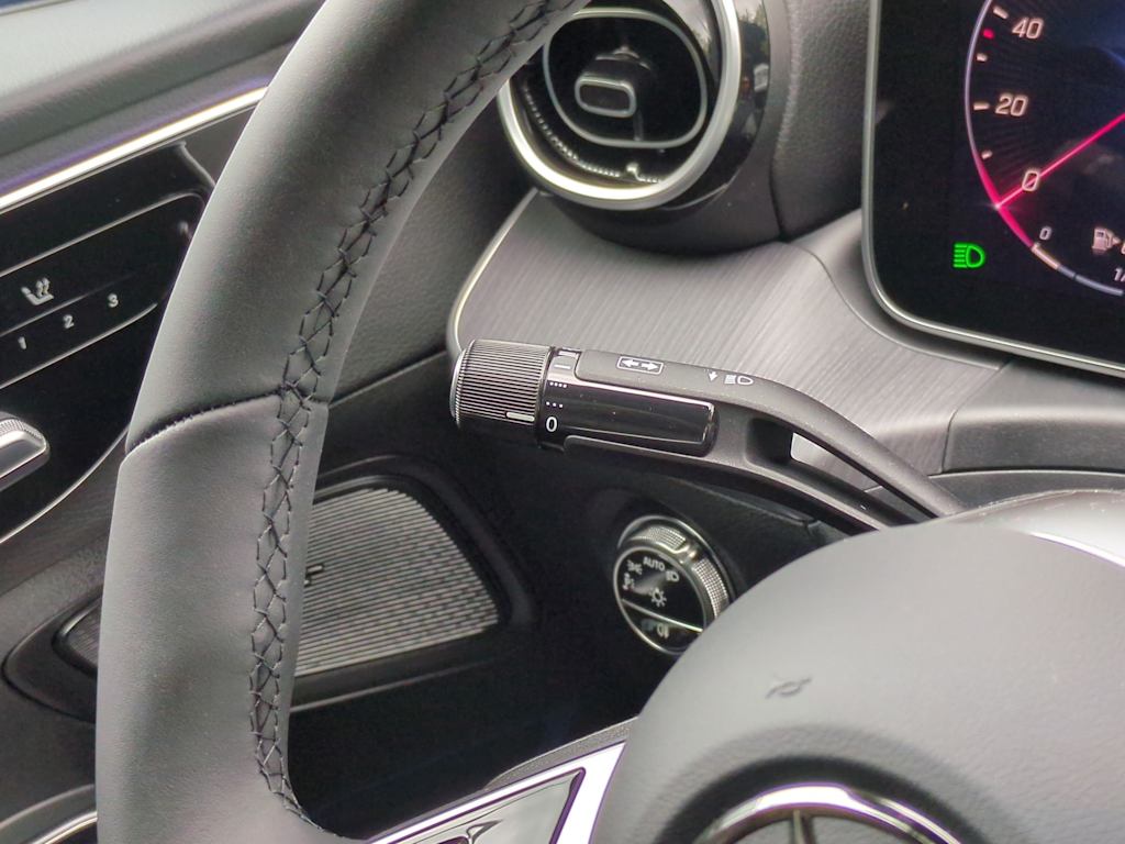 Thumbnail: 2025 Mercedes-Benz C-Class - 32