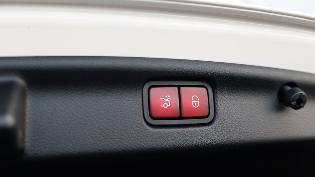 Thumbnail: 2023 Mercedes-Benz C-Class - 33