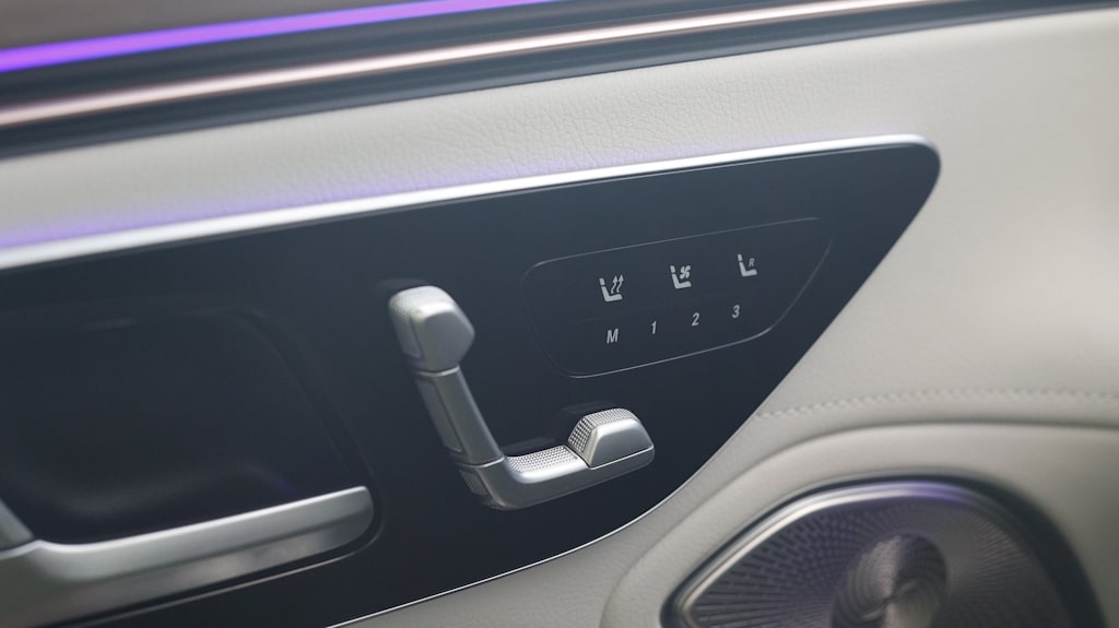 Thumbnail: 2023 Mercedes-Benz EQS - 30