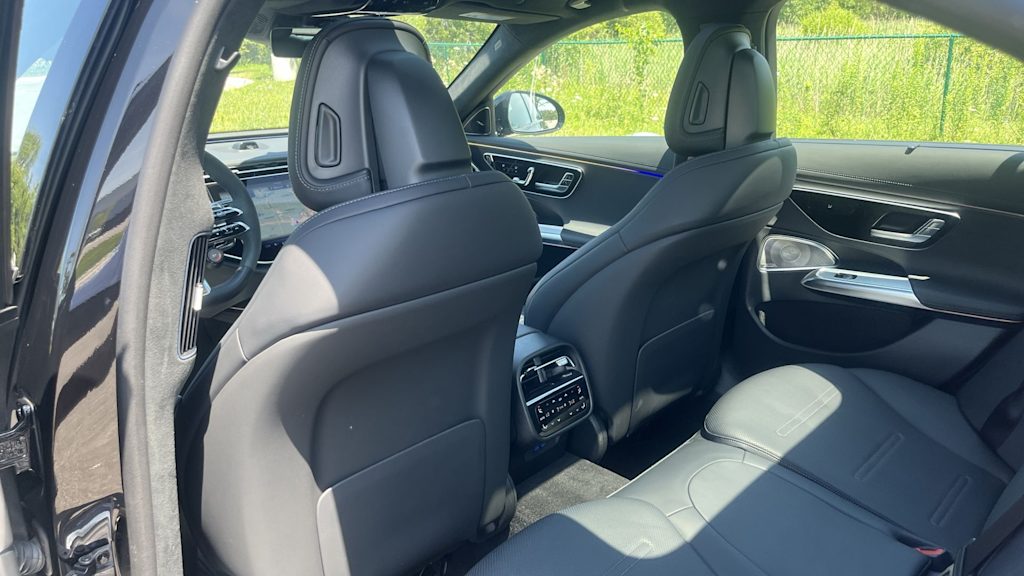 Thumbnail: 2025 Mercedes-Benz E-Class - 35