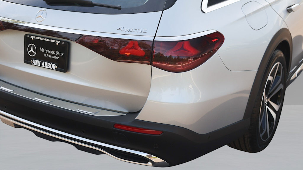 Thumbnail: 2025 Mercedes-Benz E-Class - 10