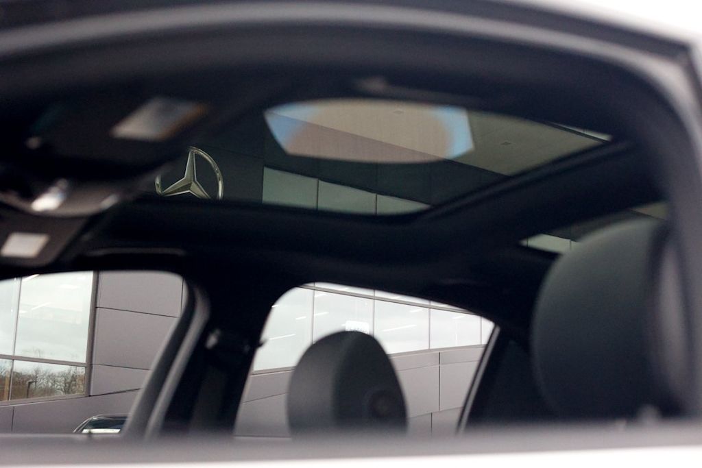 Thumbnail: 2022 Mercedes-Benz E-Class - 33