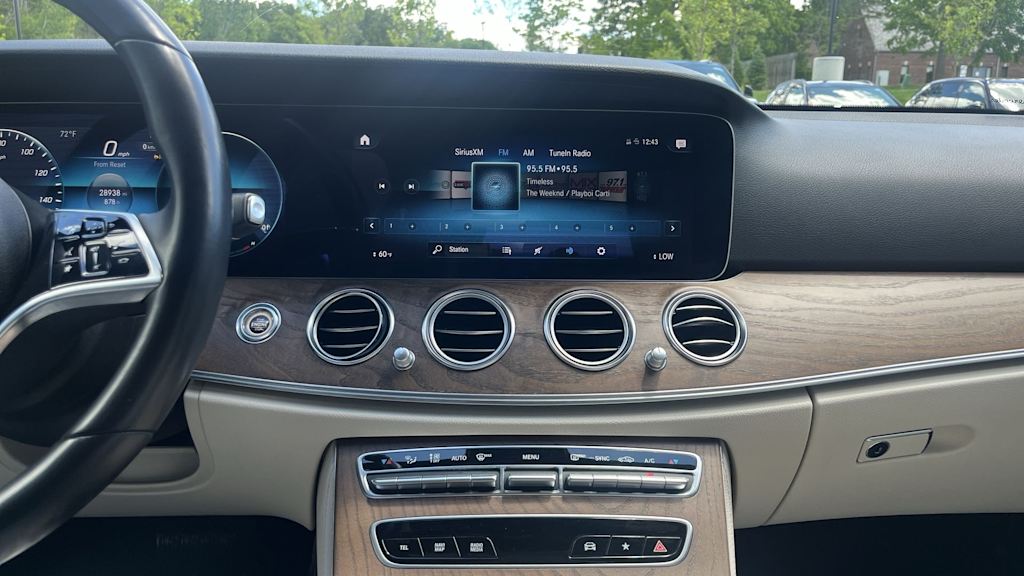 Thumbnail: 2023 Mercedes-Benz E-Class - 15