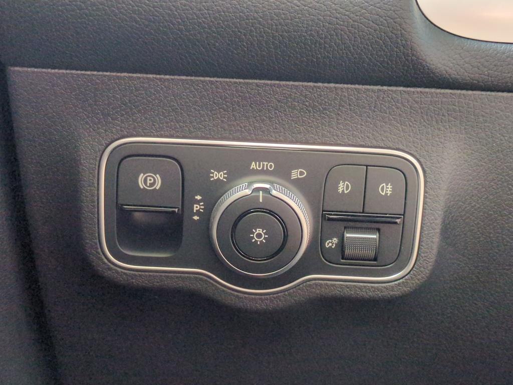 Thumbnail: 2025 Mercedes-Benz GLB - 31