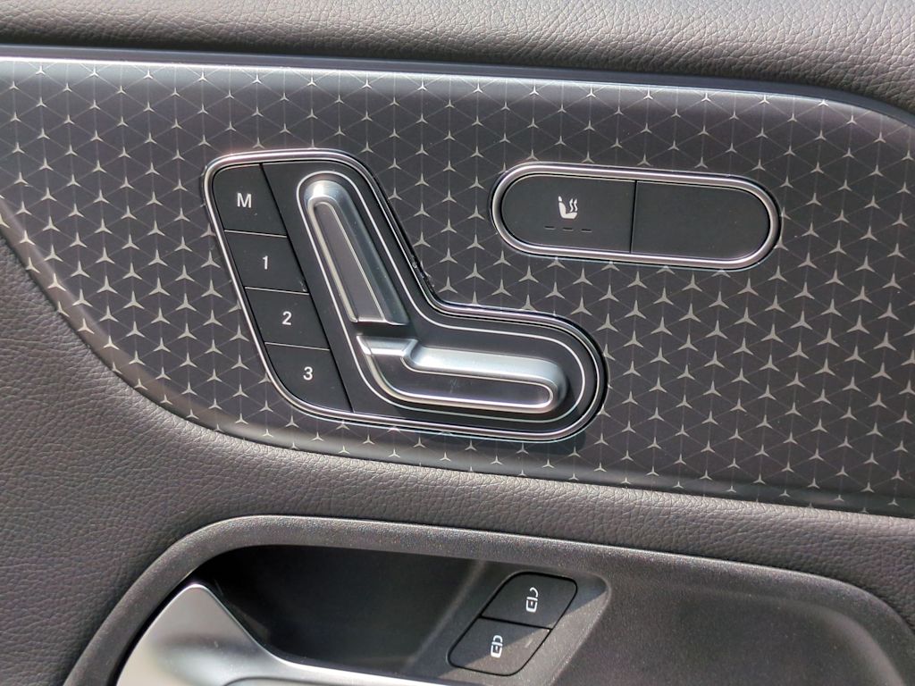 Thumbnail: 2025 Mercedes-Benz GLB - 25