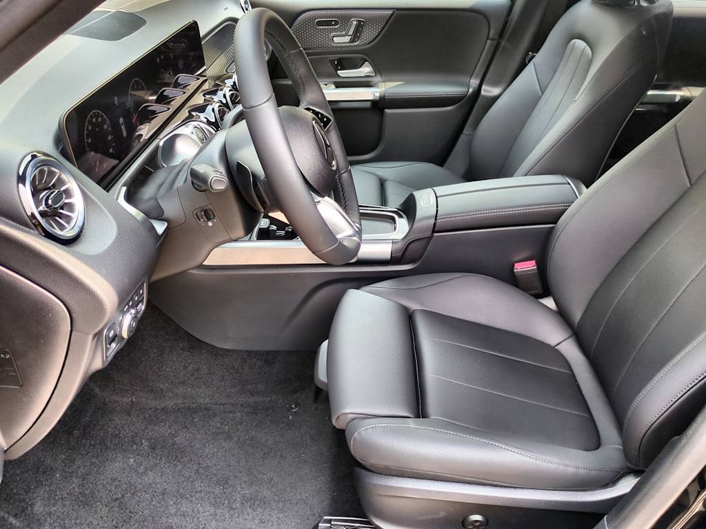 Thumbnail: 2025 Mercedes-Benz GLB - 11