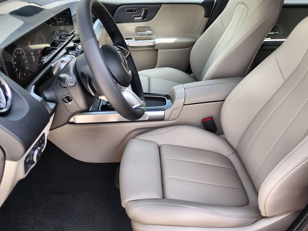 Thumbnail: 2025 Mercedes-Benz GLB - 11