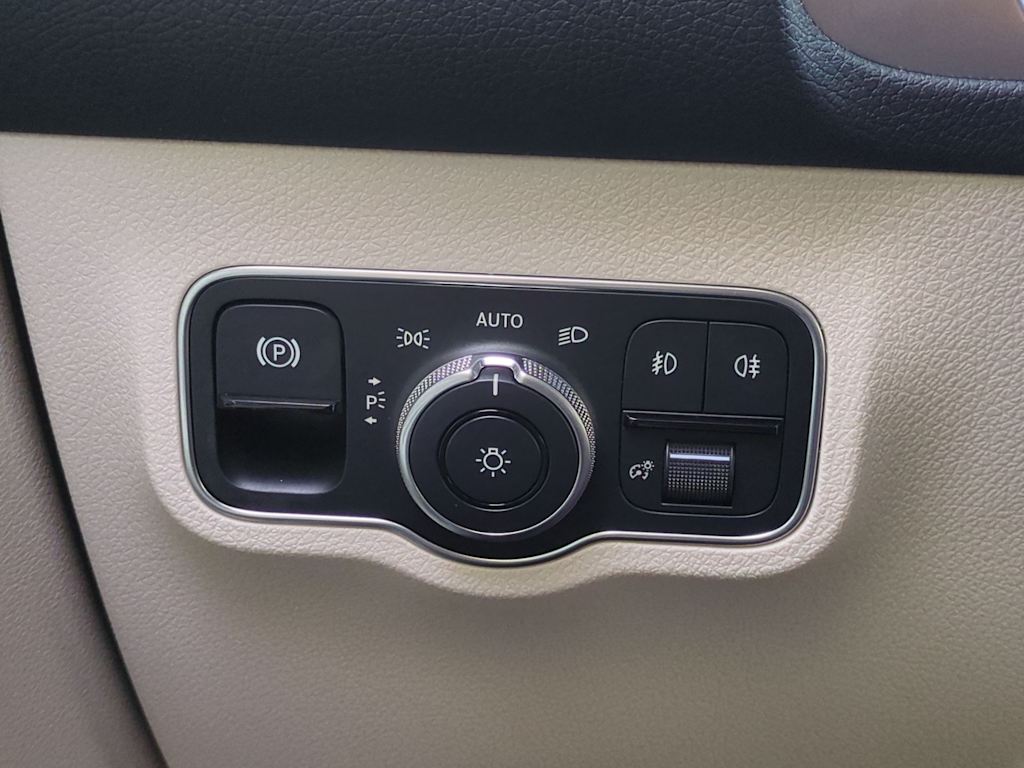 Thumbnail: 2025 Mercedes-Benz GLB - 32