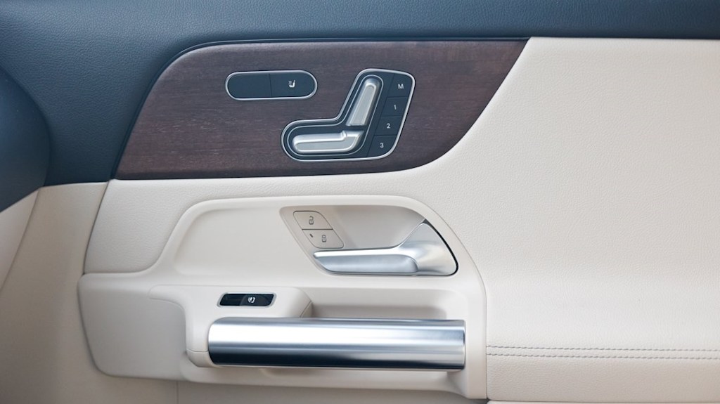 Thumbnail: 2022 Mercedes-Benz GLA - 28