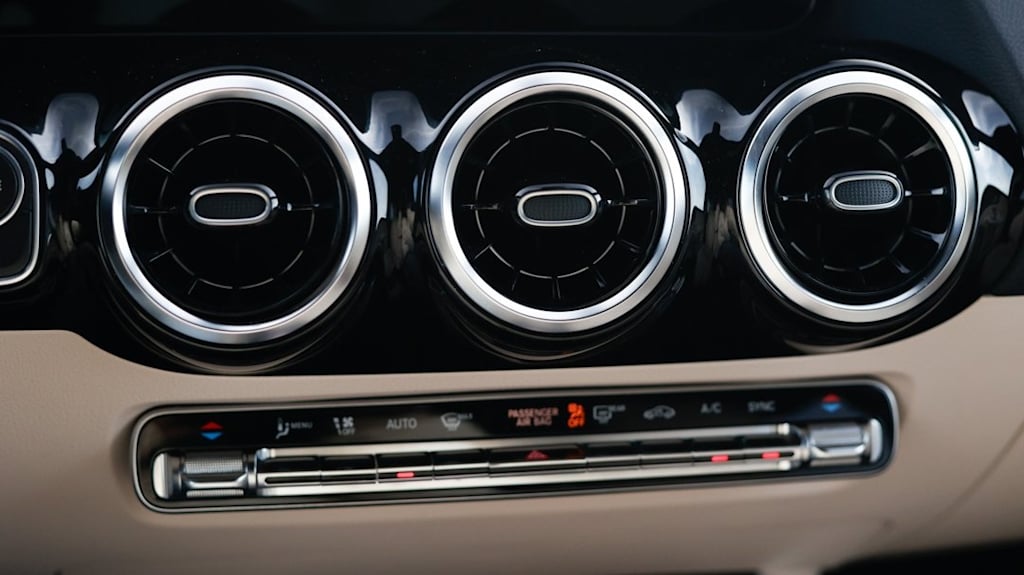 Thumbnail: 2022 Mercedes-Benz GLA - 26