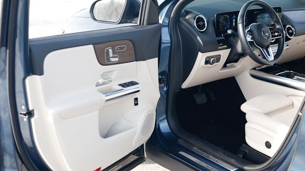 Thumbnail: 2022 Mercedes-Benz GLA - 35