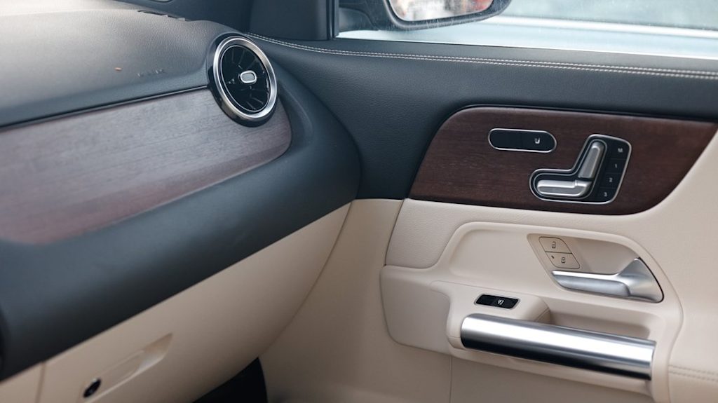 Thumbnail: 2022 Mercedes-Benz GLA - 30