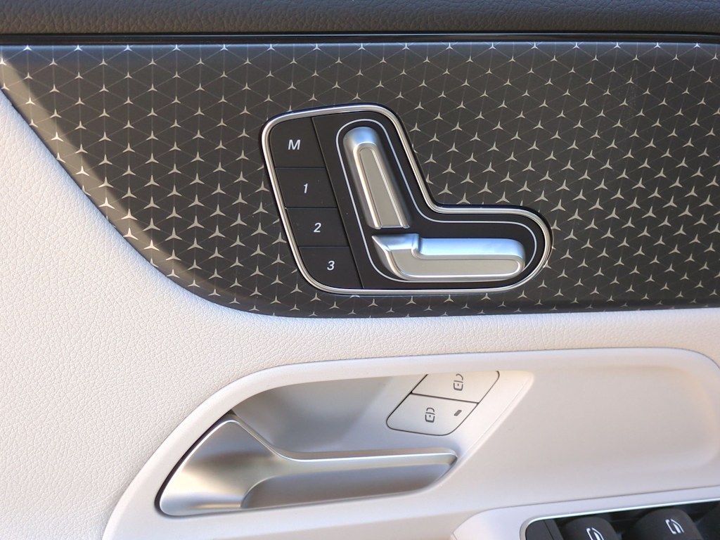2025 Mercedes-Benz GLA 250 24