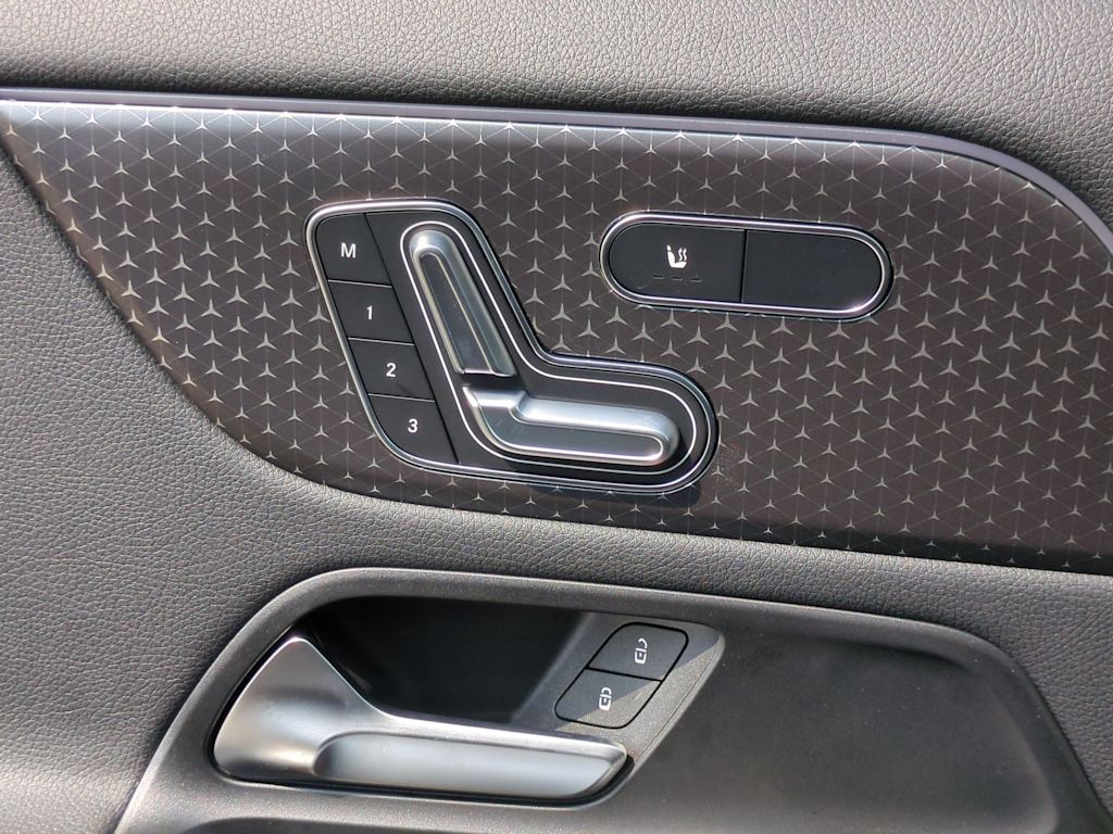 Thumbnail: 2025 Mercedes-Benz GLA - 25