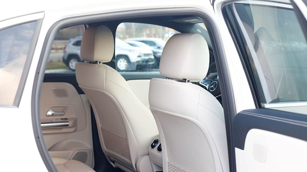 Thumbnail: 2026 Mercedes-Benz GLA - 10