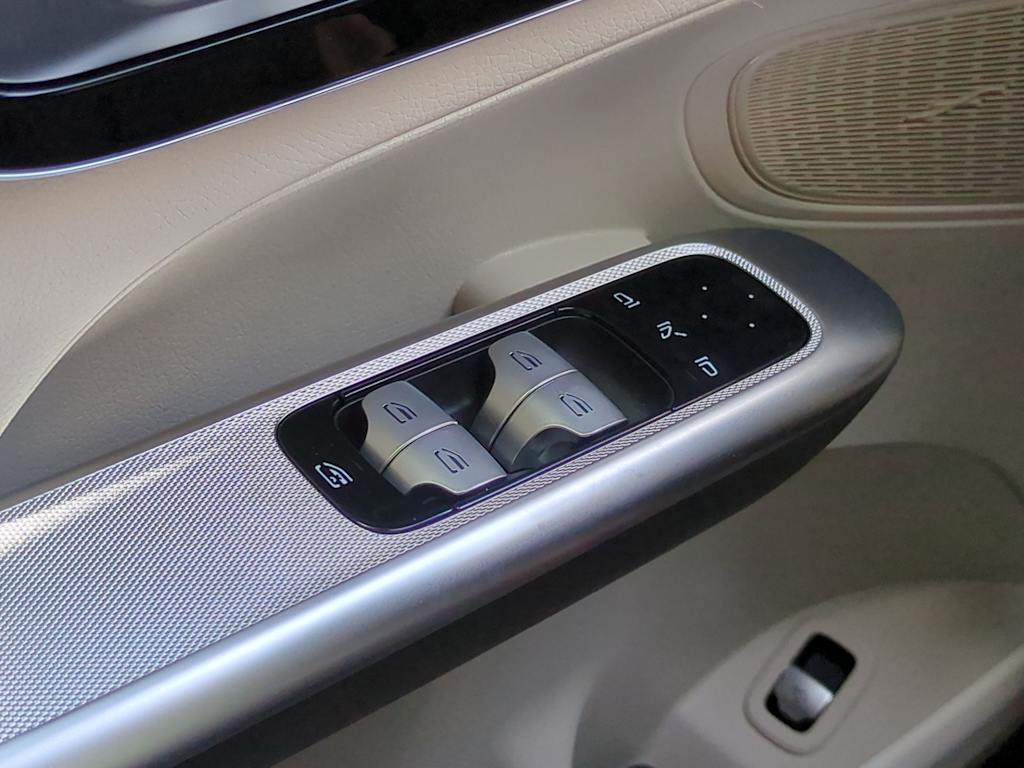 Thumbnail: 2025 Mercedes-Benz GLC - 32