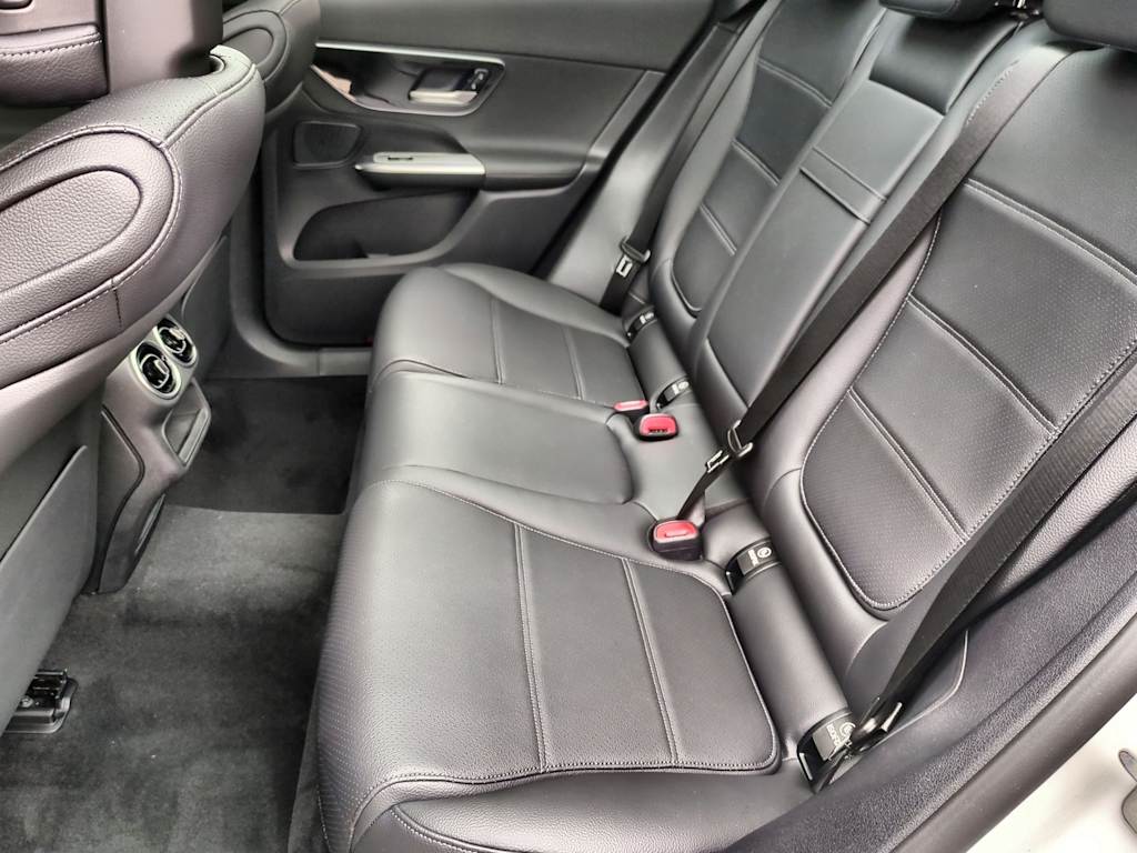 Thumbnail: 2025 Mercedes-Benz GLC - 28