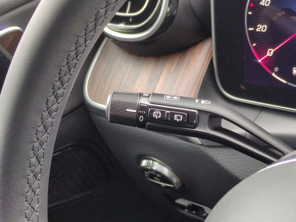 Thumbnail: 2025 Mercedes-Benz GLC - 33