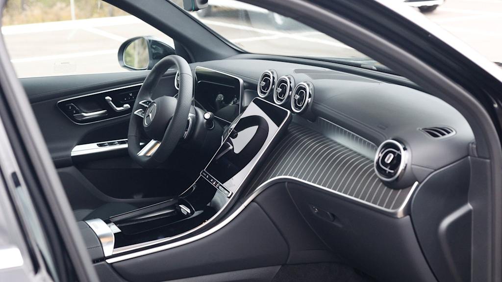 Thumbnail: 2026 Mercedes-Benz GLC - 8