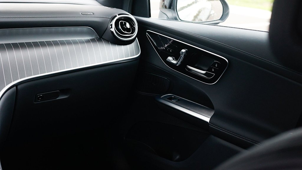 Thumbnail: 2026 Mercedes-Benz GLC - 33