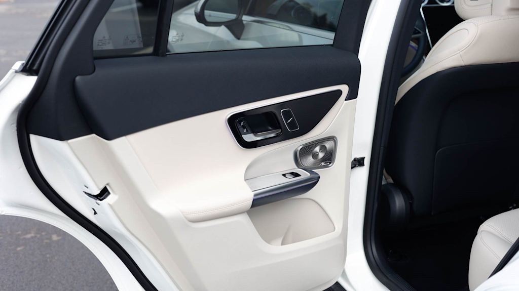 Thumbnail: 2026 Mercedes-Benz GLC - 30
