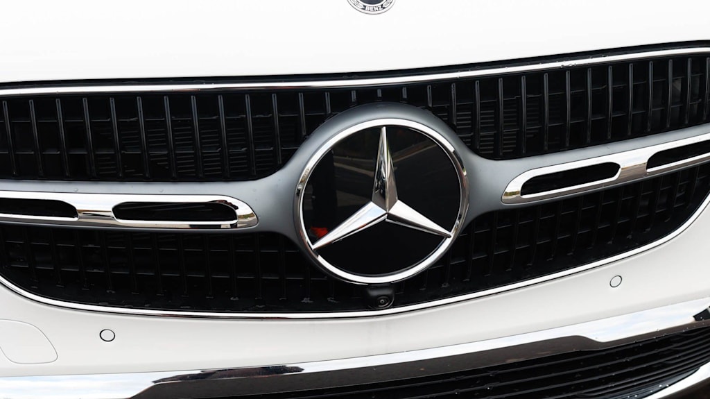 Thumbnail: 2026 Mercedes-Benz GLC - 20