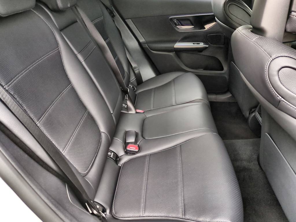 Thumbnail: 2025 Mercedes-Benz GLC - 27