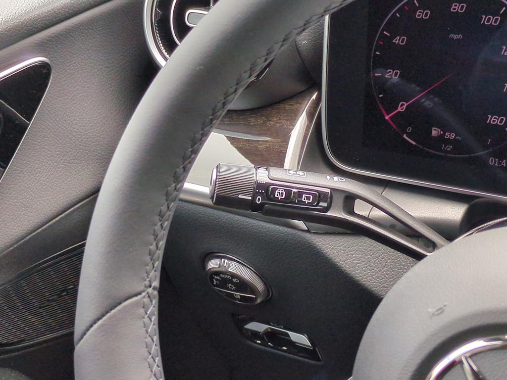 Thumbnail: 2025 Mercedes-Benz GLC - 33