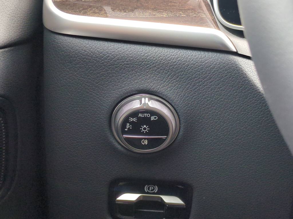 Thumbnail: 2025 Mercedes-Benz GLC - 34