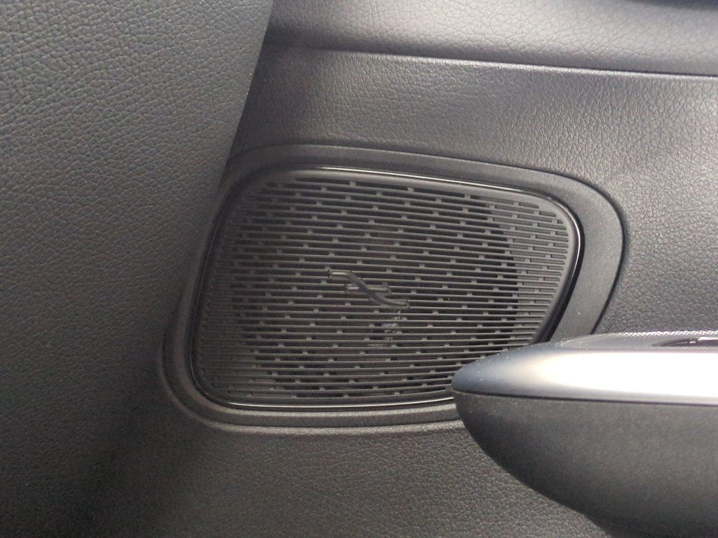 Thumbnail: 2025 Mercedes-Benz GLC - 19