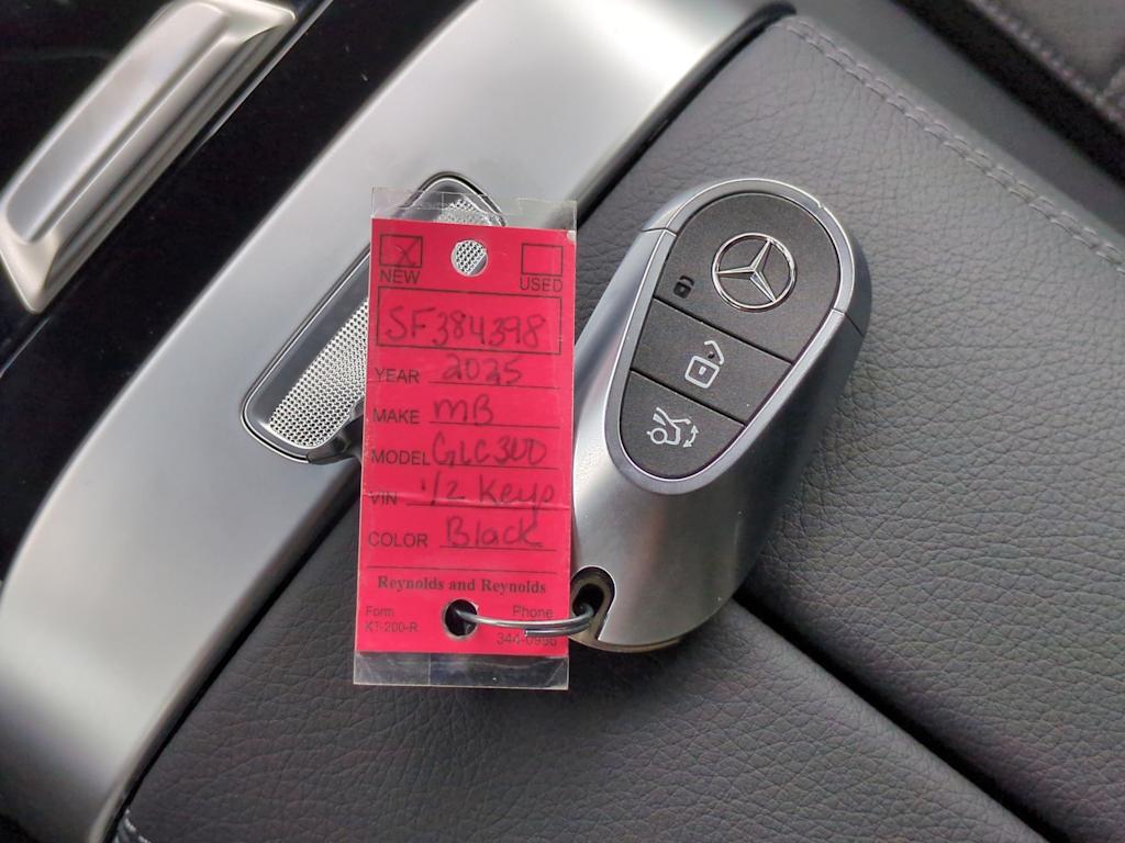 Thumbnail: 2025 Mercedes-Benz GLC - 18