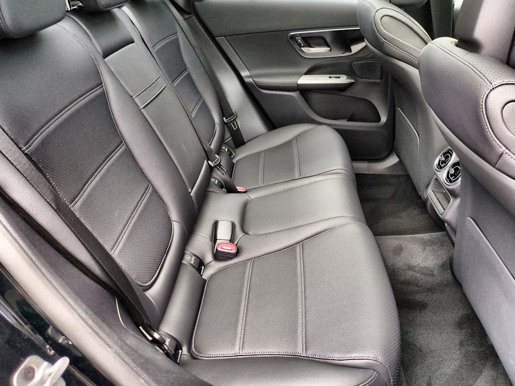 Thumbnail: 2025 Mercedes-Benz GLC - 29